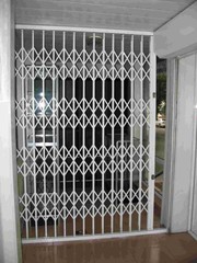 Раздвижные алюминиевые решетки на окна и двери